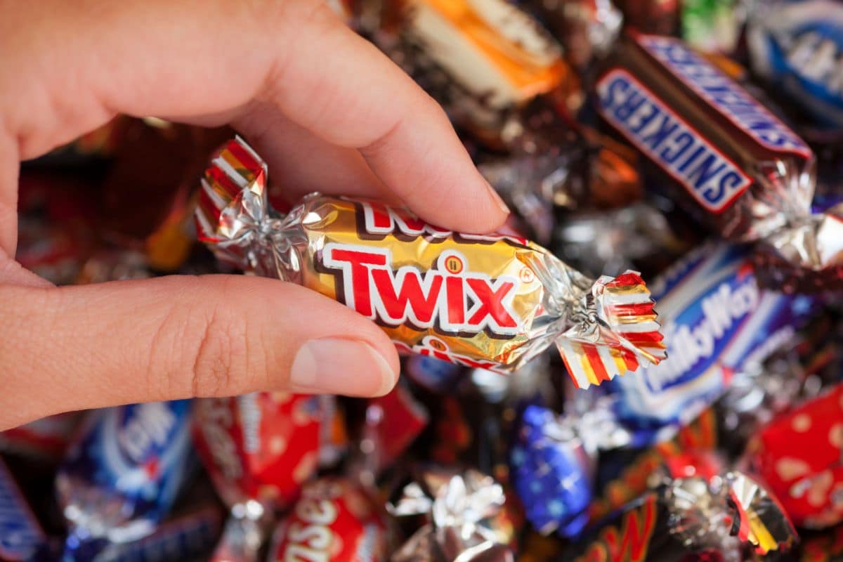 Is There a Difference Between Left Twix and Right Twix? – NBC Chicago